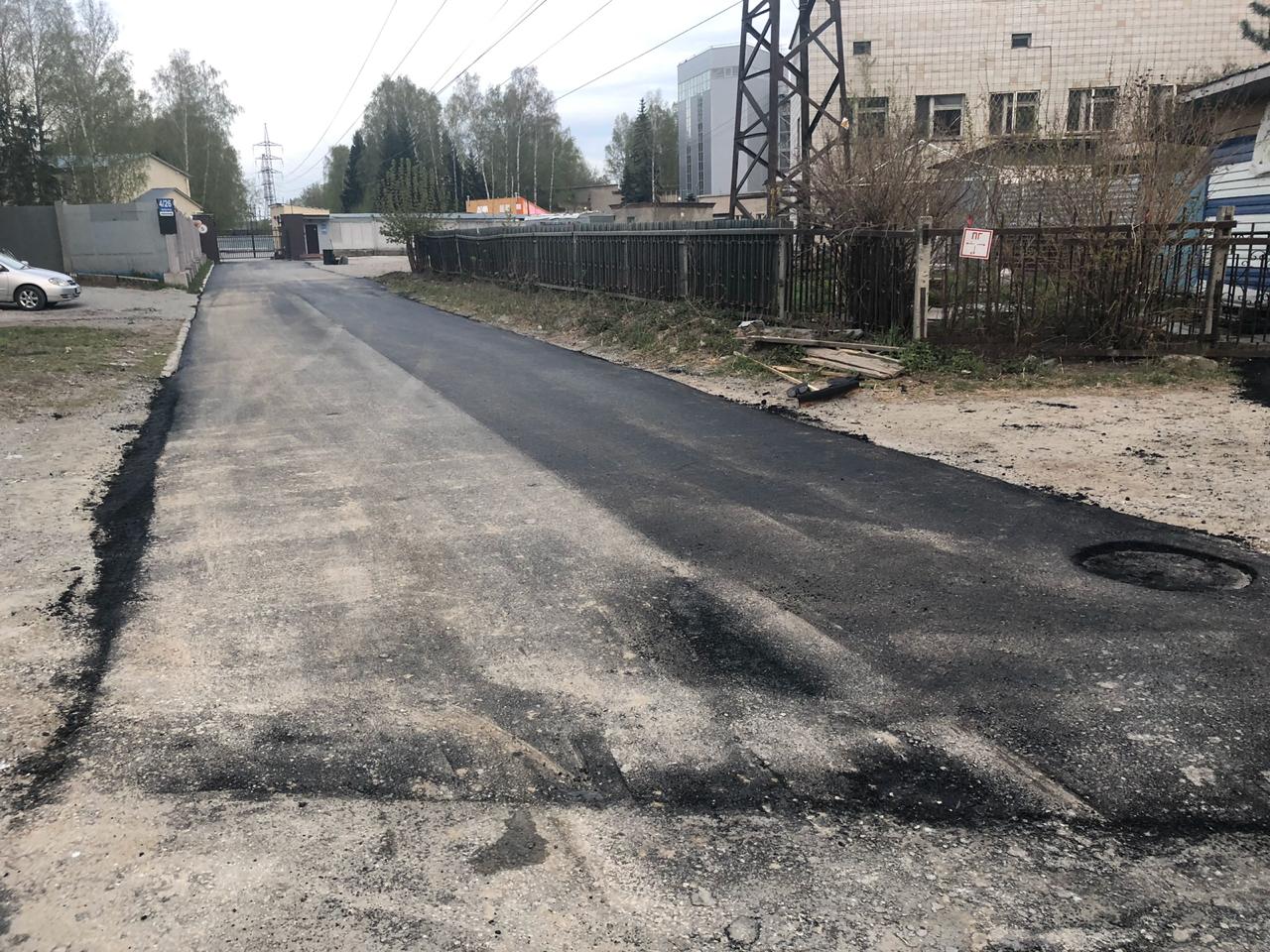 Пример Асфальтирование дороги в два слоя на бетонное основание , объём 1000 м2 в Новосибирске 